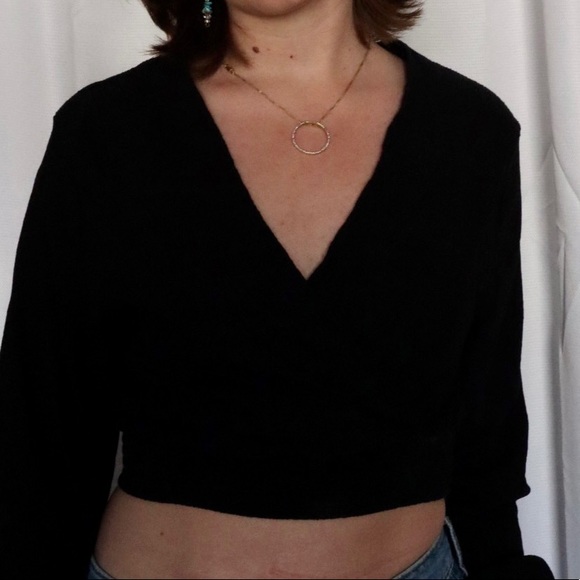 H&M: Divided Black Top with Rouched sleeves - Picture 2 of 3